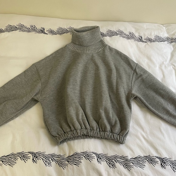 Zara Cropped Sweatshirt - Picture 3 of 3
